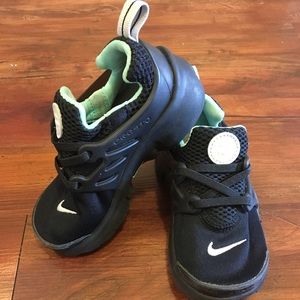 Boys Nike 8c tennis shoes